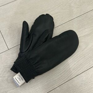 Globes from Aritzia 🙌🏼